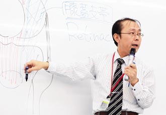 講義中の林先生